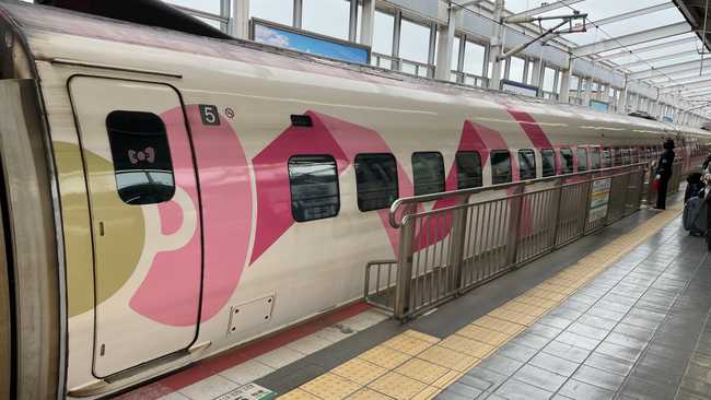 Hello Kitty Shinkansen!
