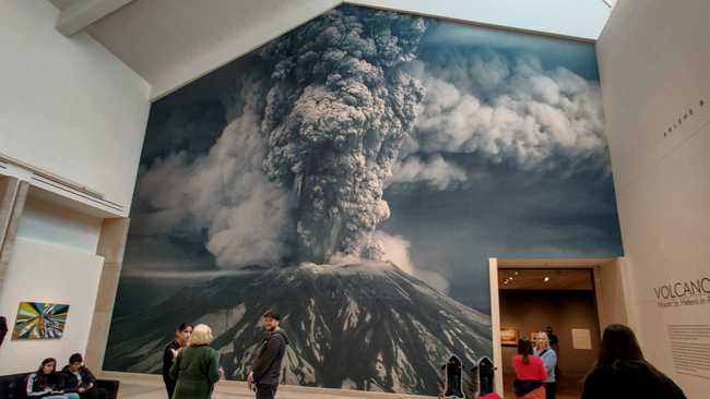 Mt St Helens erupting