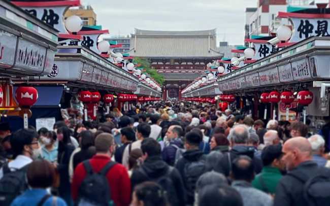 Busy Saturday on Nakamise Shopping Street